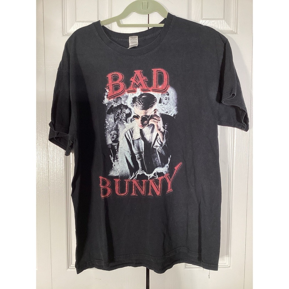 bad bunny graphic t-shirt black size large